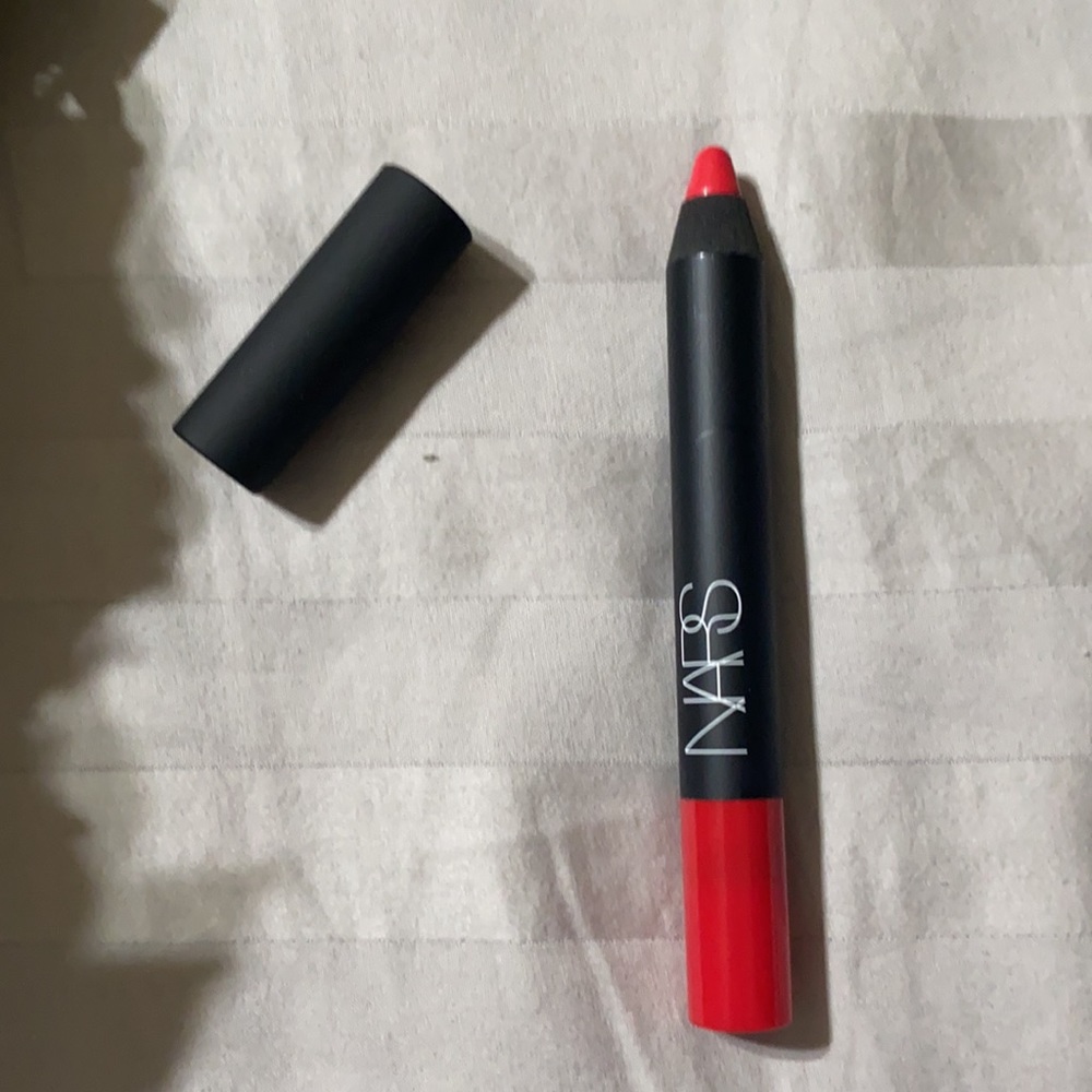 NARS Velvet Matte Lip Pencil in Famous Red